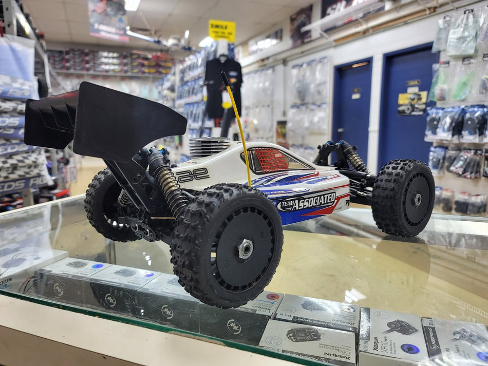 Original Team Associated RC8 Nitro Buggy RTR
